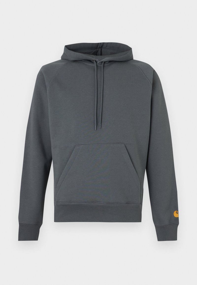 Dunkelgrauer Kapuzenpullover mit vorderer Kängurutasche und Kordeln, gerippte Bündchen und Saum, kleines oranges Logo am linken Ärmelbündchen.