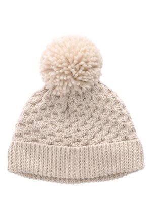Cremefarbene gestrickte Wintermütze mit einem großen, flauschigen Bommel oben und einem gerippten, umgeschlagenen Bündchen.
