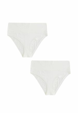 Deux culottes de bikini blanches unies à taille haute sur fond blanc.