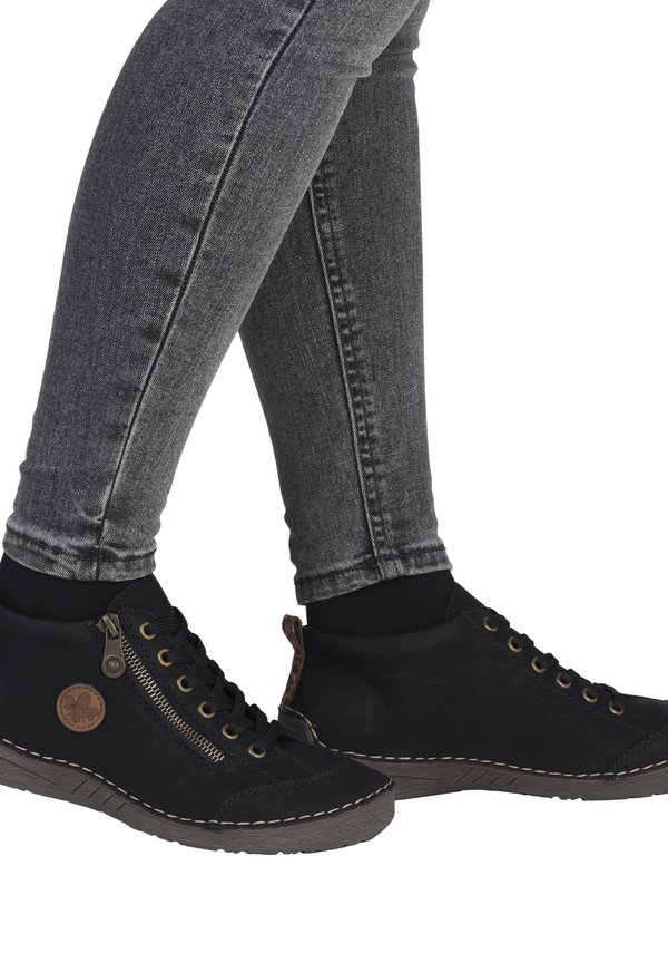 Sportlicher Schnürer - schwarz