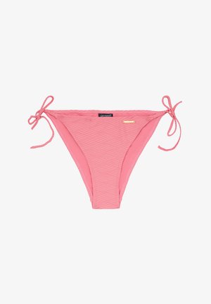 Rožinė maudymosi kelnaitė su tekstūruotu geometriniu raštu, reguliuojamais raišteliais abiejose pusėse ir mažyte auksine etiketėle priekyje.