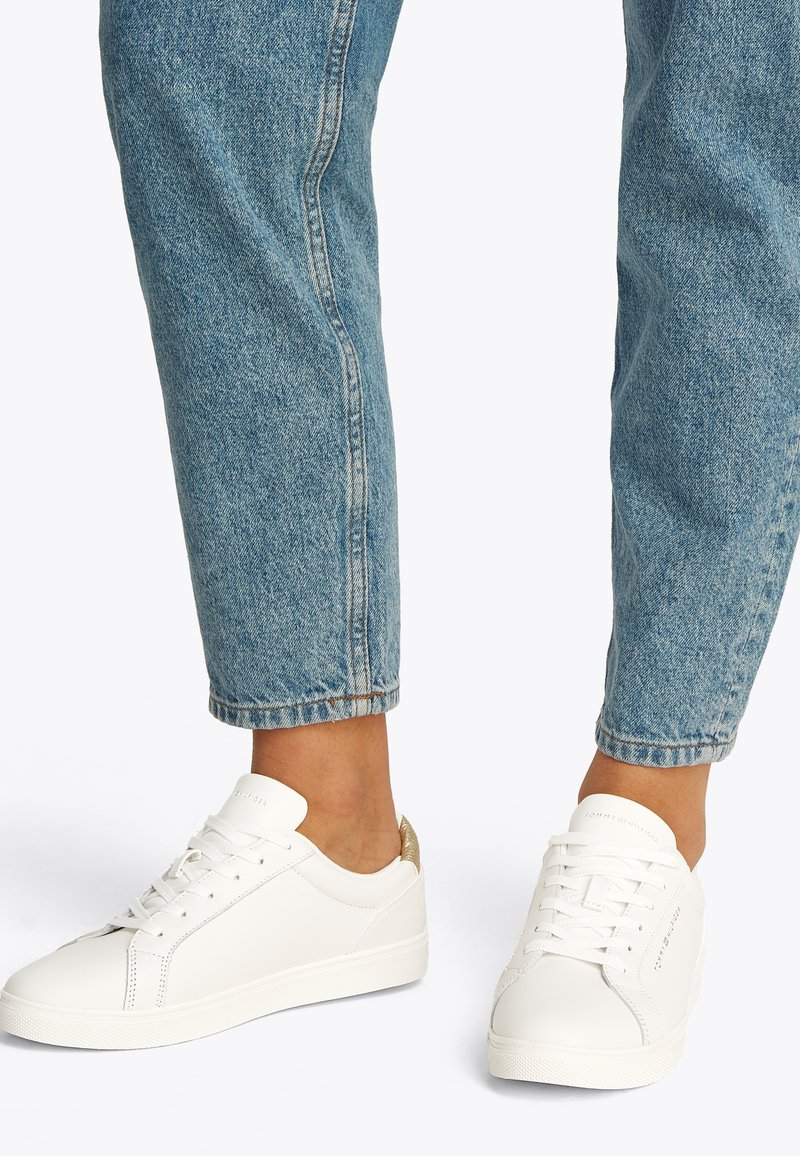 Tommy Hilfiger ESSENTIAL - Baskets basses - ecru