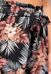 Cloud 5ive BORDÜRE - Short - black white