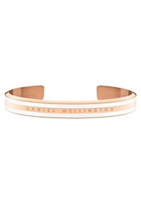 Uhani iz rožnatega zlata s pridihom bele. Na površini je vgraviran napis "DANIEL WELLINGTON". Gladka kovinska tekstura z elegantnim dizajnom.
