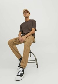 Jack & Jones JJIMARCO JJJOE CUFFED  - Cargo trousers - otter