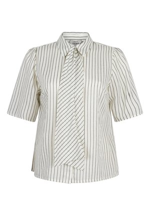 Witte blouse met korte mouwen en zwarte verticale strepen, een puntige kraag en een lange, diagonaal gestreepte dasdetail.