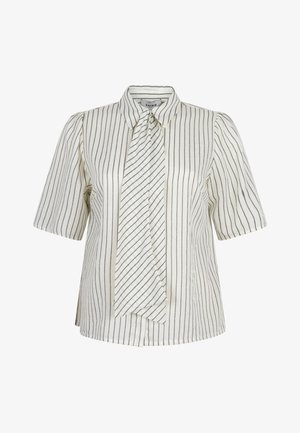 Witte blouse met korte mouwen en zwarte verticale strepen, een puntige kraag en een lange, diagonaal gestreepte dasdetail.