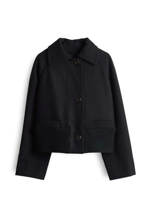 Schwarze, kurzes Jacket aus strukturiertem Stoff mit umgeschlagenem Kragen, Knopfverschluss sowie geripptem grünen Saum und Bündchen. Mit Fronttaschen.