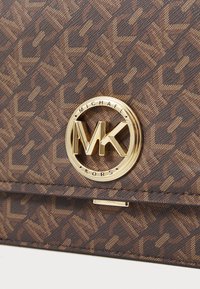 MICHAEL Michael Kors DELANCEY SATCHEL - Rankinė - brown/luggage