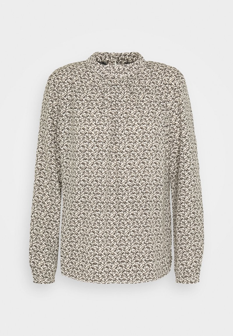 Blouse à manches longues beige, arborant un motif abstrait noir et marron répétitif, col haut et tissu doux avec une légère texture.