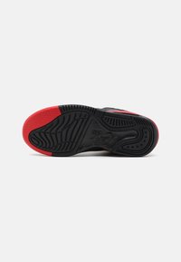 Jordan JORDAN MAX AURA 5 UNISEX - Basketsko - black/university red/black