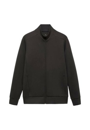 Chaqueta negra con cremallera y cuello alto, mangas largas y bolsillos laterales. Fabricada con un tejido liso de diseño estructurado y sin patrones visibles.