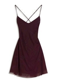 Bordó ruha V-nyakkal, állítható spagettipántokkal és virágmintákkal, melyeket gyöngyökkel díszítettek, bővülő aljjal.