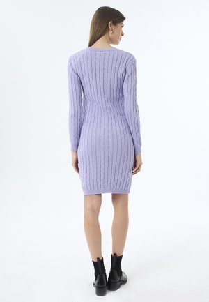 Felix Hardy CABLE V-NECK  - Pouzdrové šaty - lilac