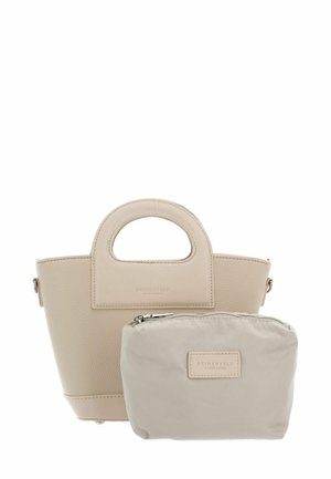 Sac à main en cuir beige avec une finition texturée, des poignées supérieures arrondies, et une pochette beige détachable avec une fermeture éclair et un détail de logo.