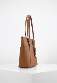 MICHAEL Michael Kors JET ITEM TOTE - Rankinė - cognac