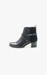 Niet geselecteerd, Black