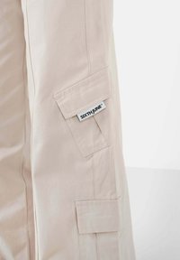 Unselected, beige