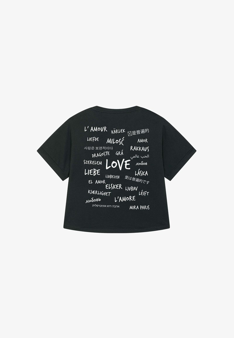 Juoda trumpų rankovių marškinėliai su įvairiomis kalbomis žodžio "meilė" balta spalva ant nugaros, su laisvu, patogiu pjūviu.