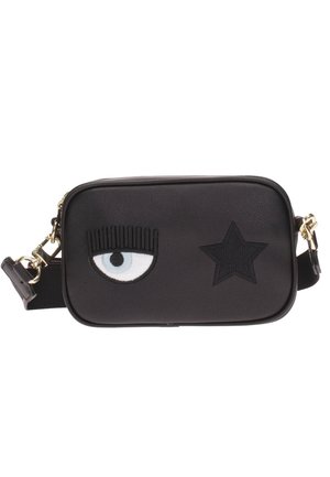 Sac bandoulière rectangulaire noir avec un œil unique et de longs cils brodés à gauche, et une étoile noire à droite, fermoirs dorés.