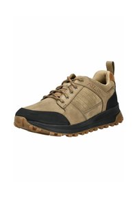 Brun og sort snørestøvle til udendørs brug med robust sål og polstret krave, designet til vandreture eller afslappet brug.