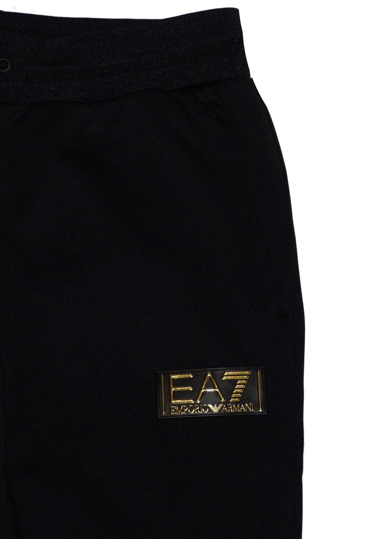 LABEL MIT EINGRIFFTASCHEN