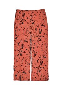 Pantalones de pierna recta con una alta cintura en color terracota que presentan un patrón irregular de manchas negras.