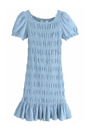 Lichtblauw jurkje met korte pofmouwen, gerimpelde textuur en een uitlopende ruffle zoom. Gemaakt van een zachte, gekreukte stof.