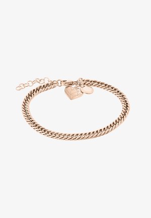 Bracciale in oro rosa con un charm a cuore sfaccettato e un piccolo tag circolare. Presenta anelli intrecciati e una chiusura regolabile.