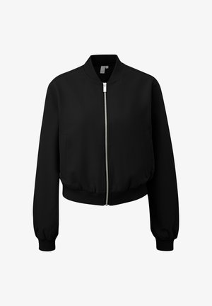 Zwarte bomberjack met zilveren ritssluiting aan de voorkant, geribde kraag, manchetten en zoom, en lange mouwen.