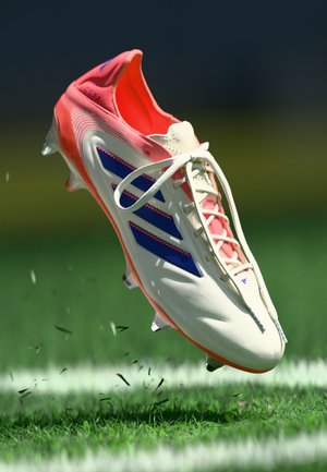 COPA PURE III ELITE SG - Voetbalschoenen voor zachte ondergrond - off white/lucid blue/signal coral