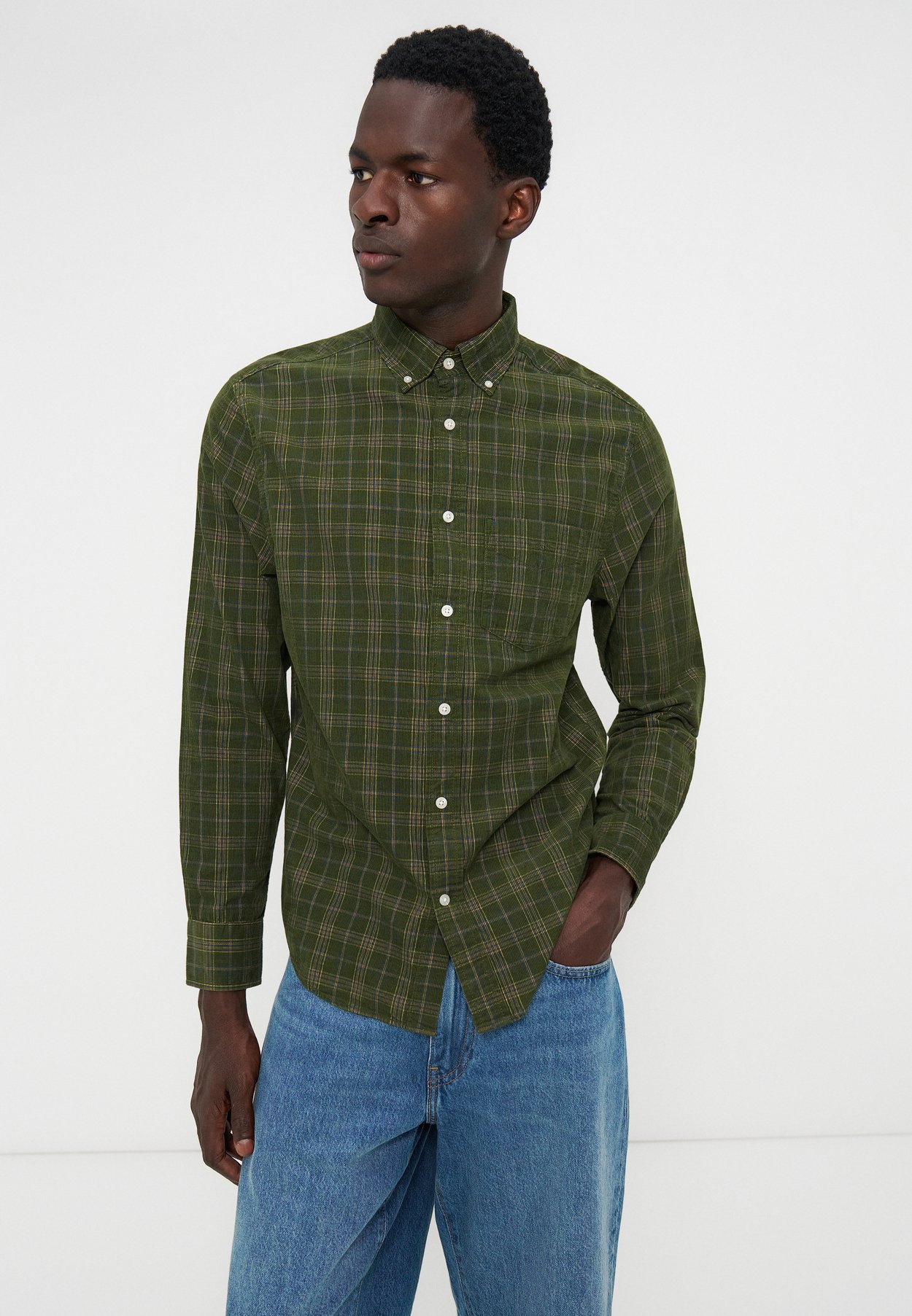 REGULAR FIT