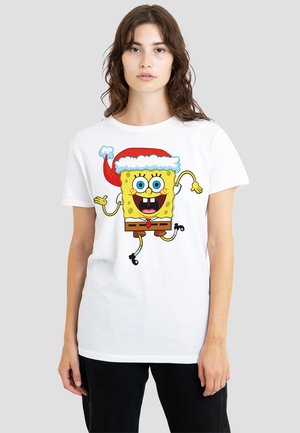 Weißes Baumwoll-T-Shirt mit einem bunten, bedruckten Grafikmotiv eines lächelnden SpongeBob Schwammkopf, der einen roten Weihnachtsmann-Hut trägt.