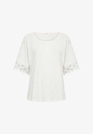 Valge lühikeste varrukatega särk, millel on laiade varrukate servades keeruline pitsi detail. Valmistatud pehmest ja kergest kangast.