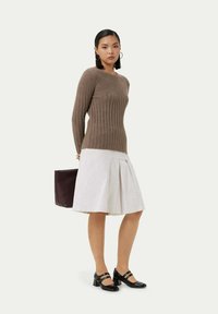 GOBI Cashmere CREW NECK - Stickad tröja - taupe