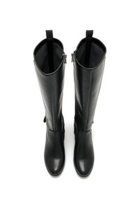 Botas negras de cuero hasta la rodilla con un diseño elegante, que cuentan con una textura suave, puntera en punta y cremalleras laterales para el cierre.