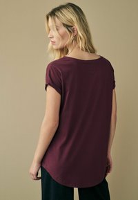 Next ROUND NECK CAP SLEEVE - REGULAR FIT - Triko s potiskem - burgundy red