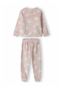 Ensemble de pyjama en polaire rose clair comprenant un haut à manches longues et un pantalon à taille élastique, tous deux ornés de motifs d'étoiles blanches. Texture douce dans l'ensemble.