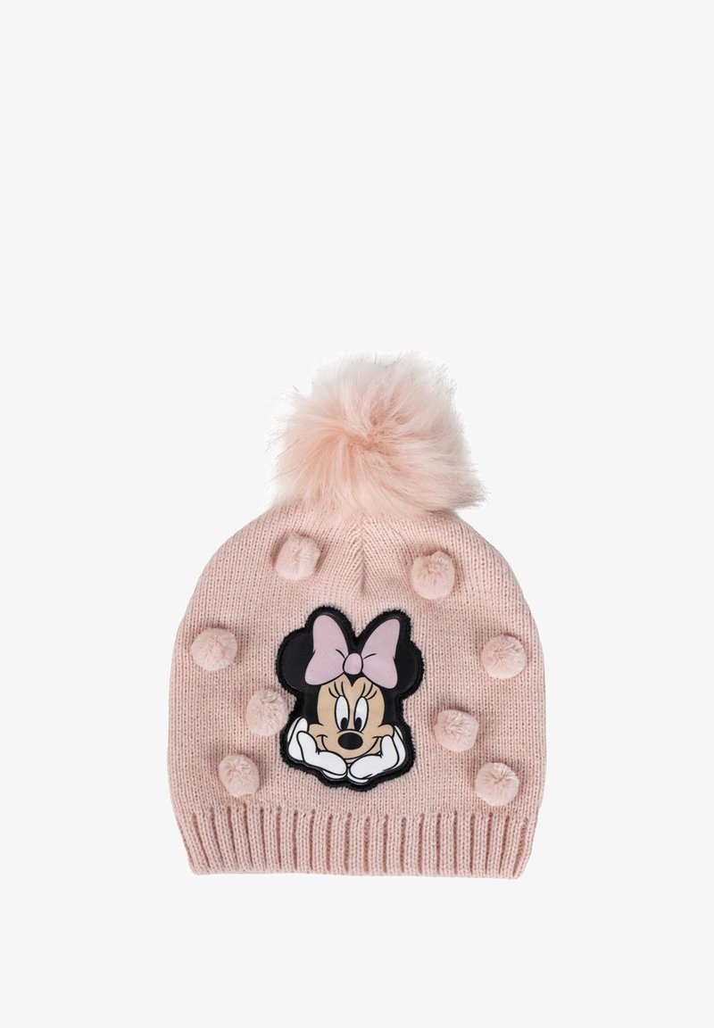 Bonnet tricoté rose avec un pompon duveteux sur le dessus, présentant un patch en relief du visage d'un personnage de dessin animé et des accents à pompons texturés.