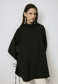 Unselected, black