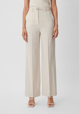 comma RELAXED: D’UNE CEINTURE - Trousers - beige