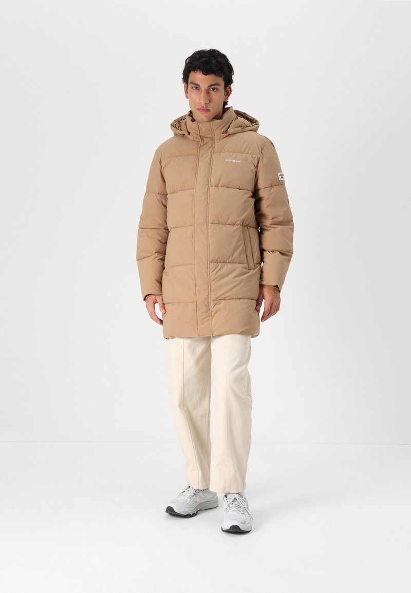 Guess Jeans PUFFER JACKET - Ziemas jaka - wet sand