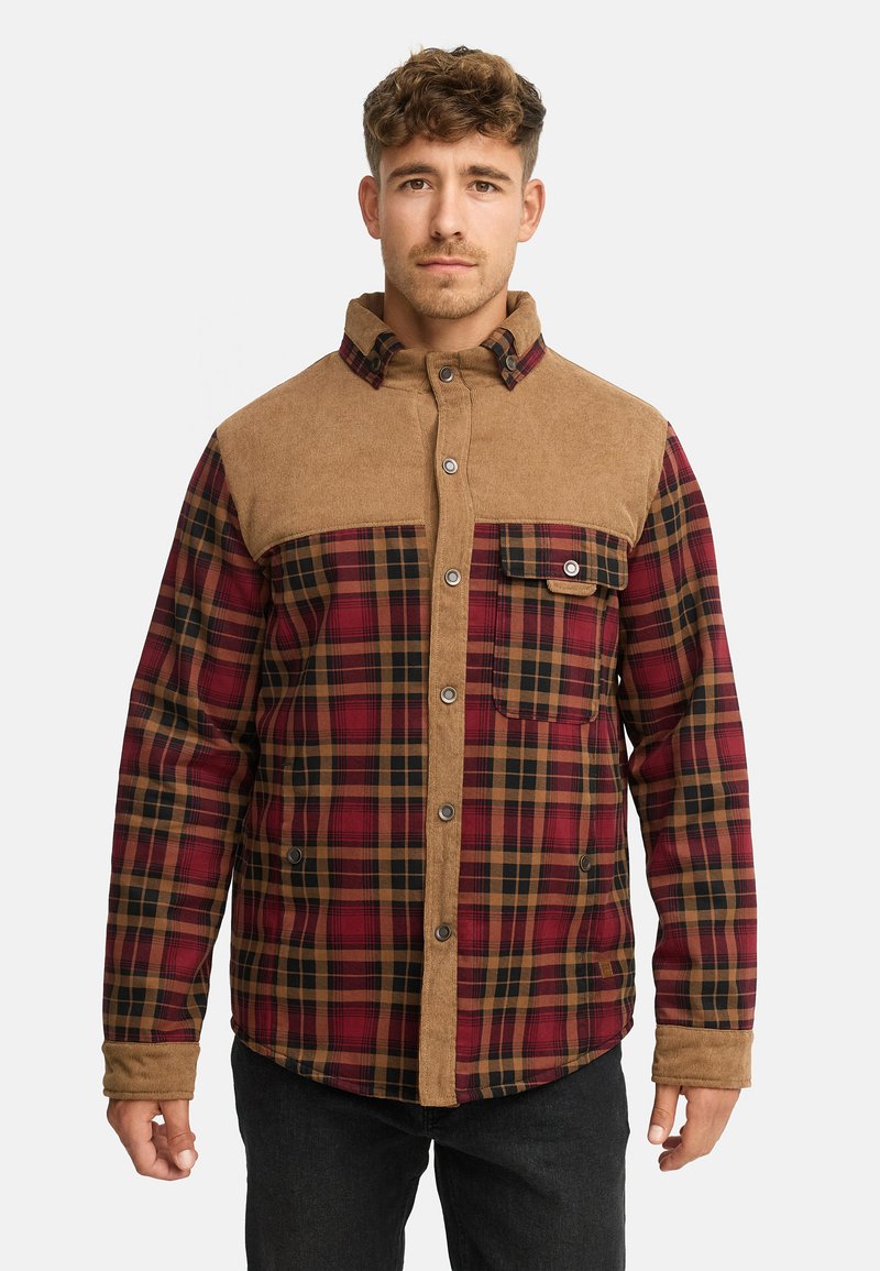 Geruite jas met een rood, zwart en crèmekleurig patroon, corduroy schouderstuk, knoopsluiting aan de voorkant en borstzak.