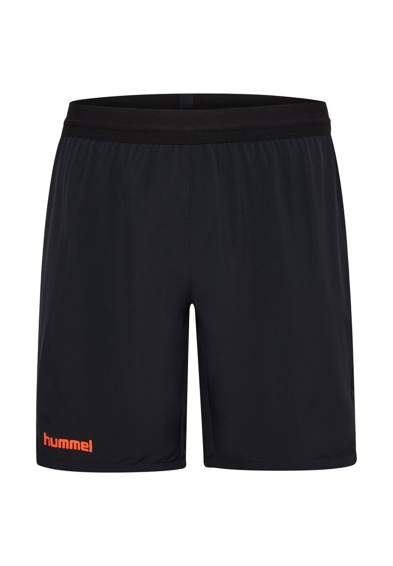 Svarta sportshorts med elastisk midja och orange "hummel"-logotyp på vänster ben mot vit bakgrund.