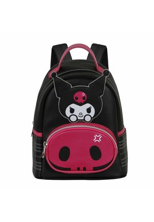 Mochila con material sintético negro, acentos en rosa, forma redondeada, con diseños de calaveras y personajes de dibujos animados, bolsillo frontal con cremallera.