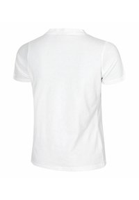 Camiseta blanca de manga corta con cuello redondo. Presenta una textura suave y lisa, con costuras cosidas y un corte recto en el dobladillo.