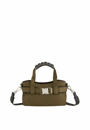 Bolso rectangular verde oliva con correa de hombro negra desmontable, dos asas superiores y una gran hebilla plateada en la parte frontal.