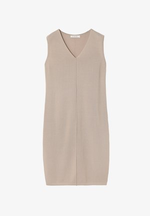 Beige ærmeløs kjole med V-hals, lavet af blødt strikstof. Har en central søm ned foran. Minimalistisk design og glat tekstur.