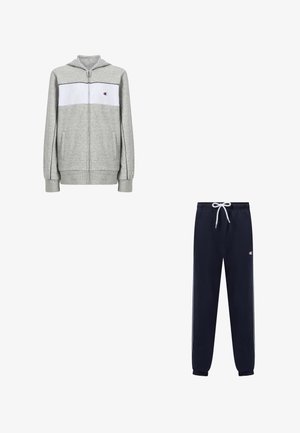 Grijze hoodie met ritssluiting, wit borstpaneel en donkerblauwe joggingbroek met trekkoord, beide met klein Champion-logo aan de linkerkant.