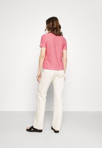 VILA T-shirt med print - pink